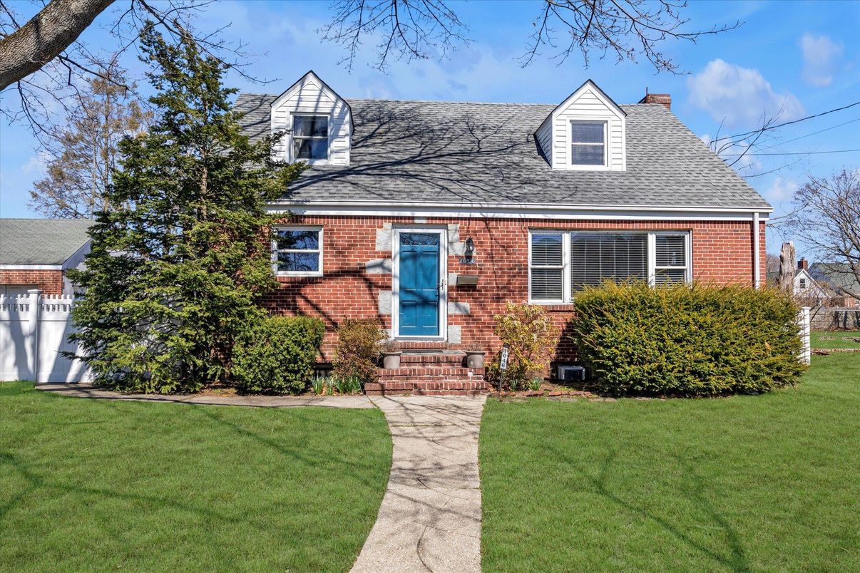 Attached, Exterior, Facade, Brick Facade, Cape Cod