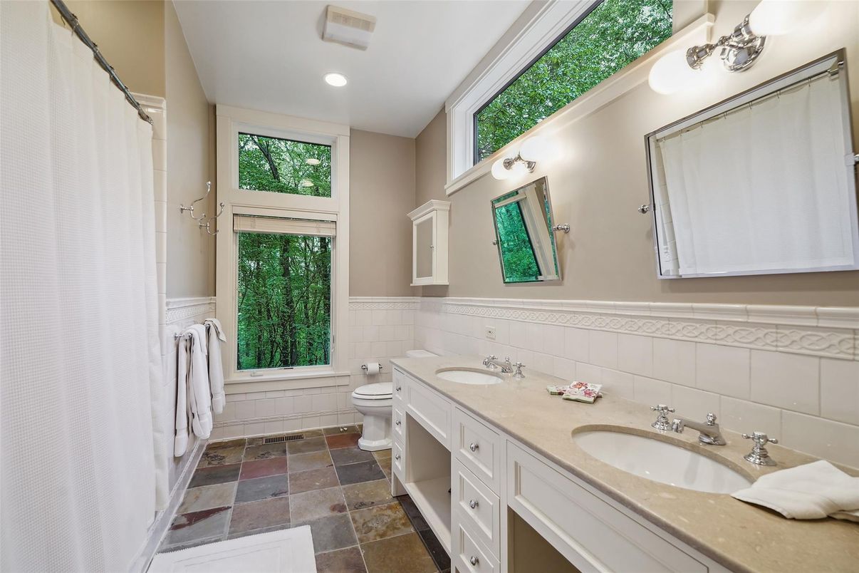 Bathroom, Dual Sink Vanities, Interior, Recessed Lighting