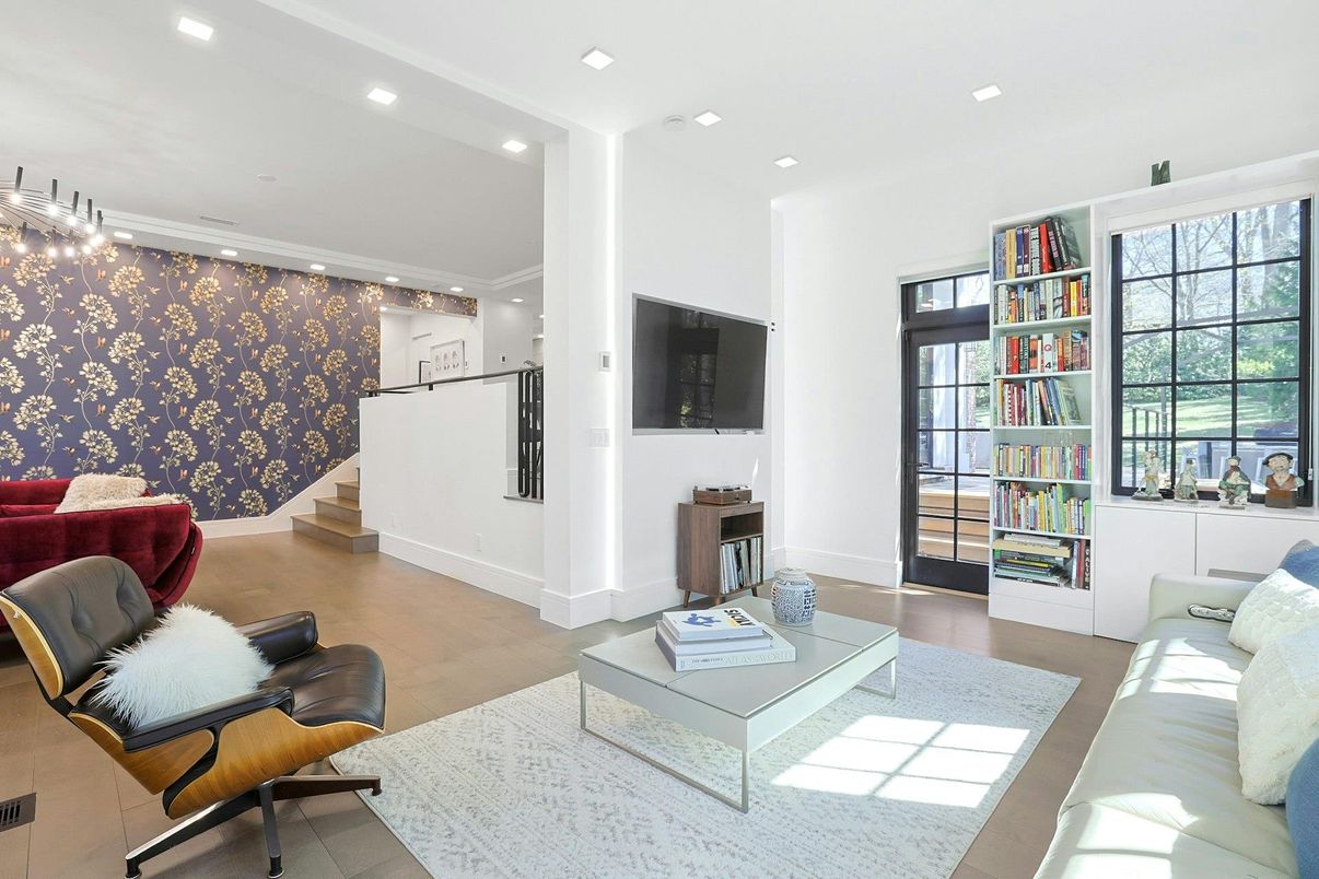 Interior, Living room, Recessed Lighting, Wood Texture Flooring