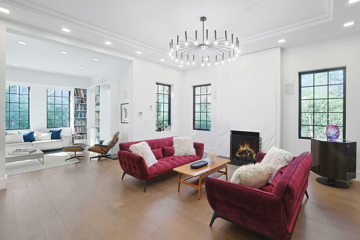 Fireplace, Interior, Living room, Pendant Lights, Recessed Lighting, Wood Texture Flooring