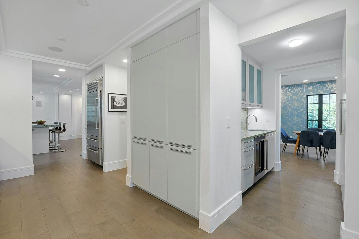 Dining room, Interior, Kitchen, Recessed Lighting, Wood Texture Flooring