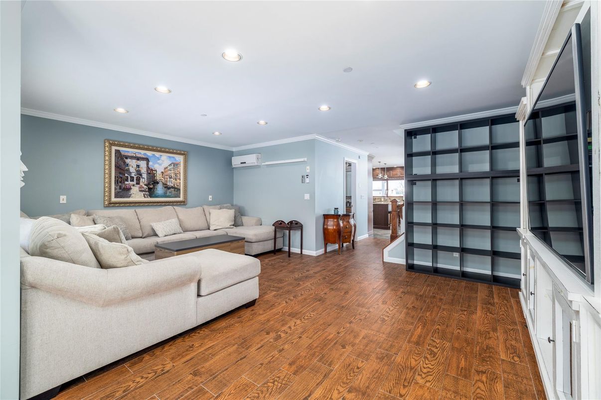 Interior, Living room, Recessed Lighting, Wood Texture Flooring