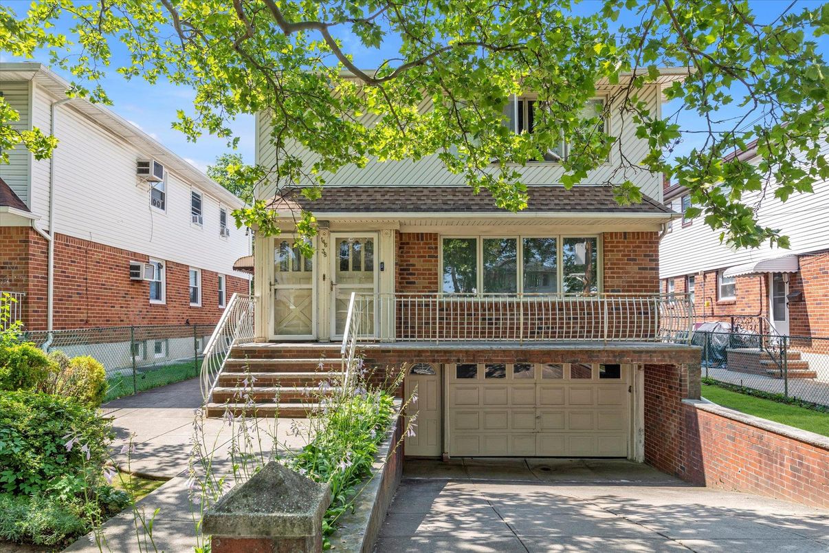Attached, Exterior, Facade, Brick Facade, American Foursquare