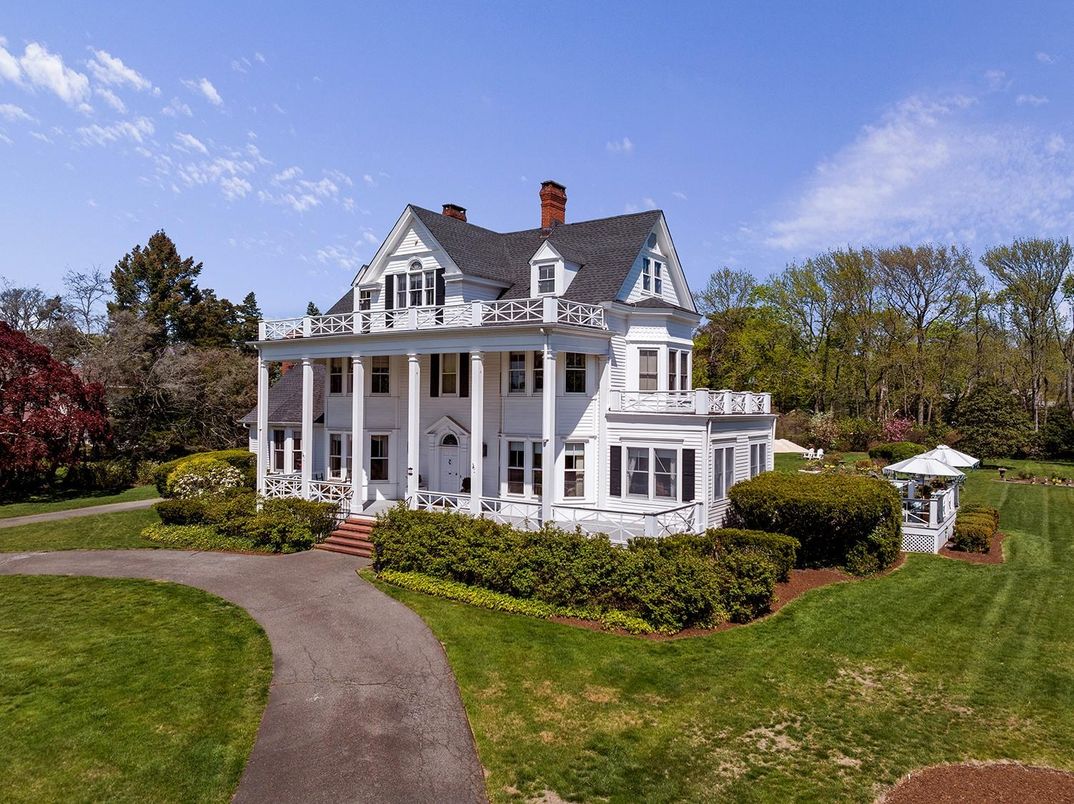 Backyard, Exterior, Facade, Queen Anne Victorian