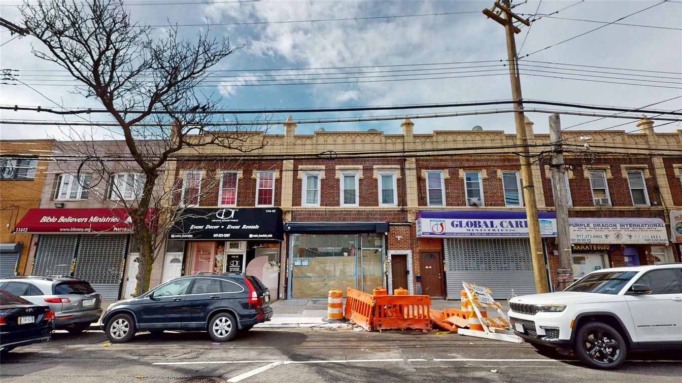 Exterior, Facade, Brick Facade, Rowhouse