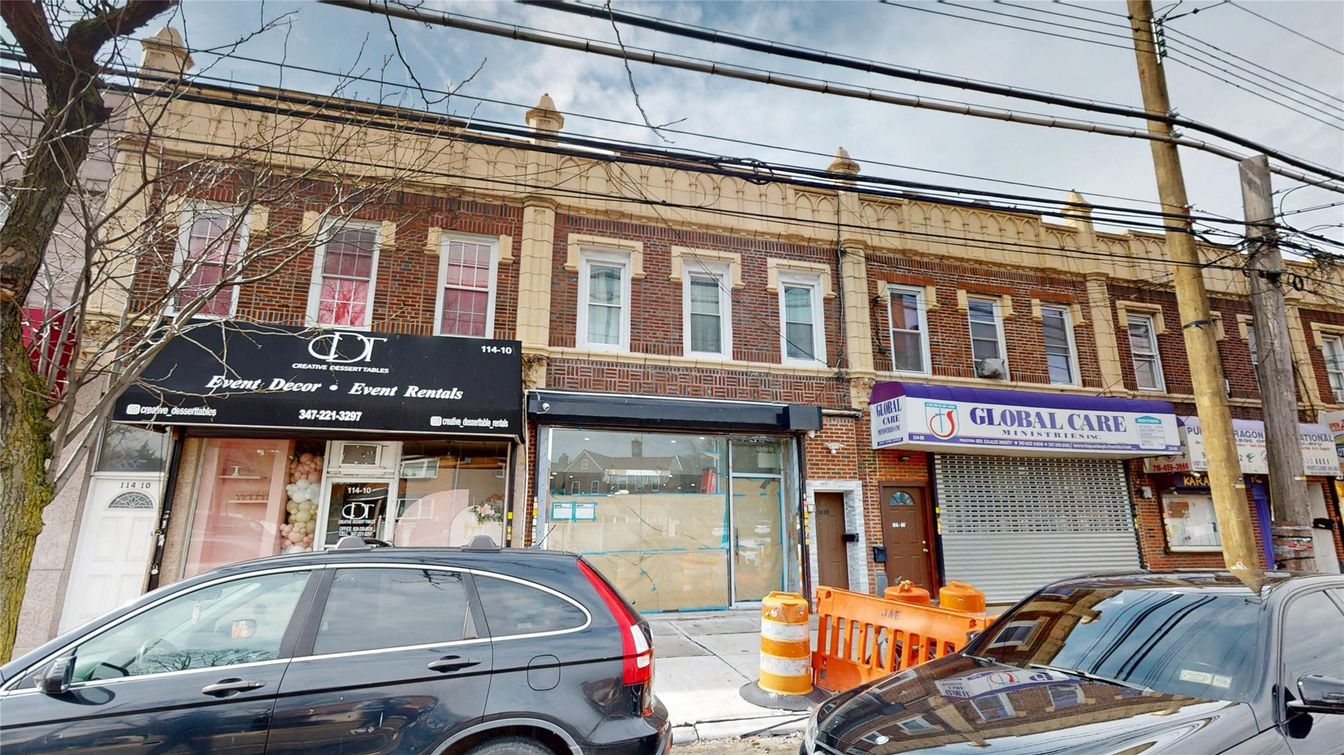 Exterior, Facade, Brick Facade, Rowhouse