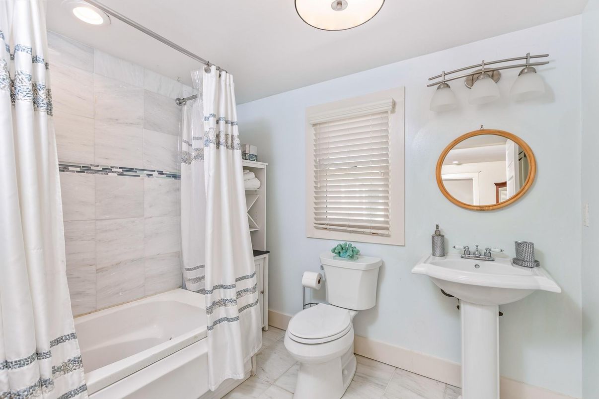 Bathroom, Interior, Marble, Recessed Lighting