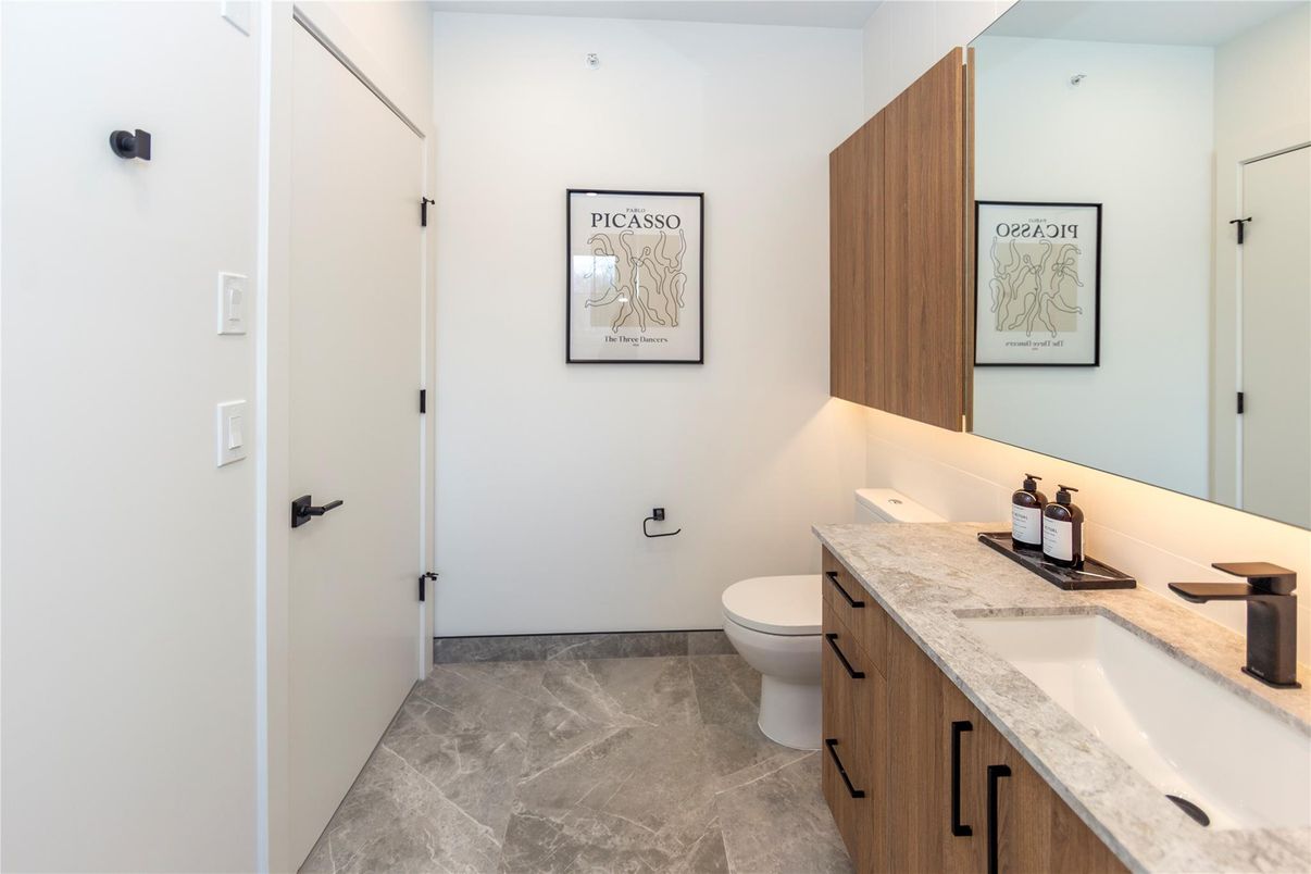 Bathroom, Dual Sink Vanities, Interior