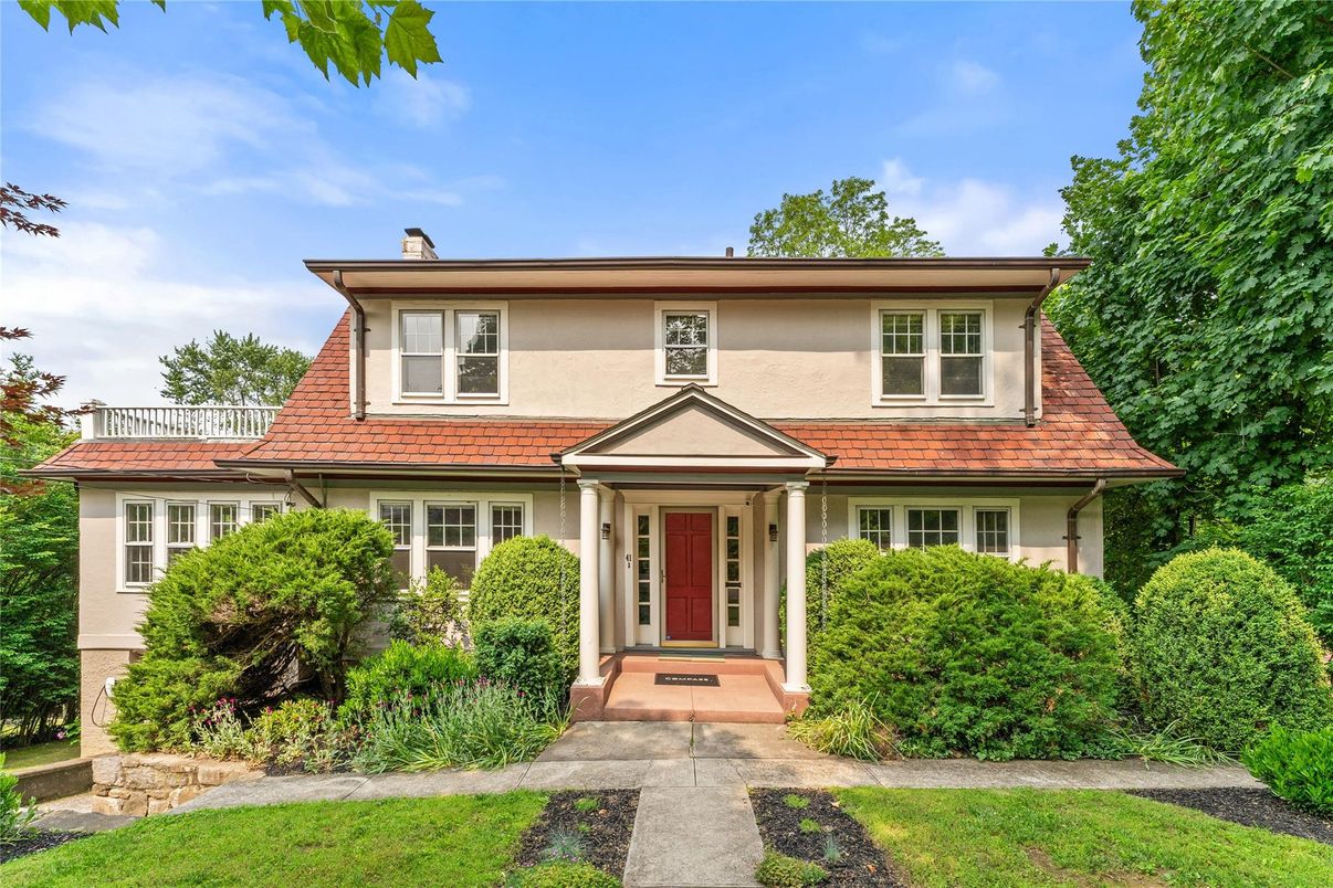 Exterior, Facade, American Foursquare