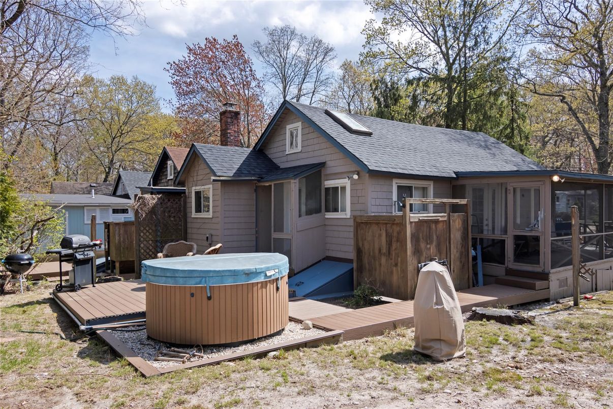 Exterior, Hot Tub