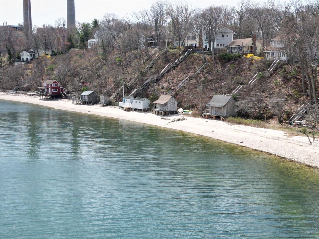 Exterior, Lake