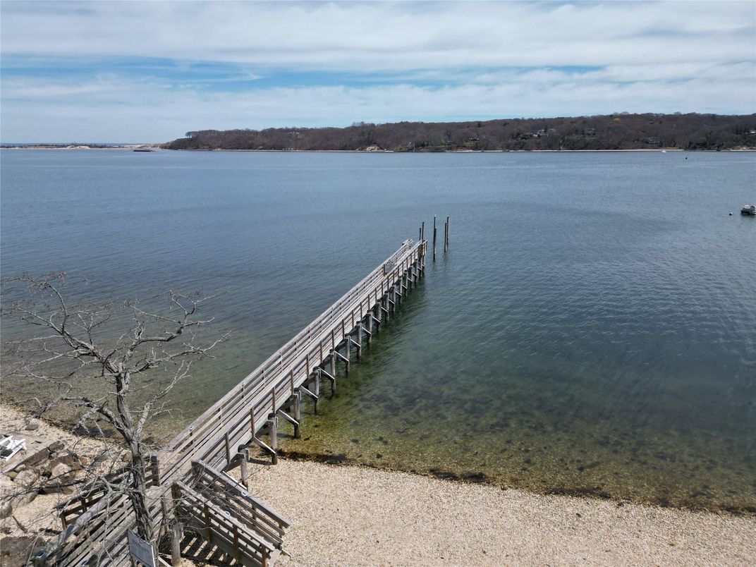 Exterior, Lake