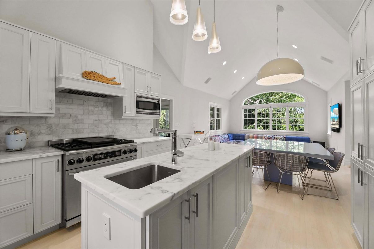Dining room, Interior, Kitchen, Pendant Lights, Recessed Lighting, Stainless Steel Appliances, Wood Texture Flooring