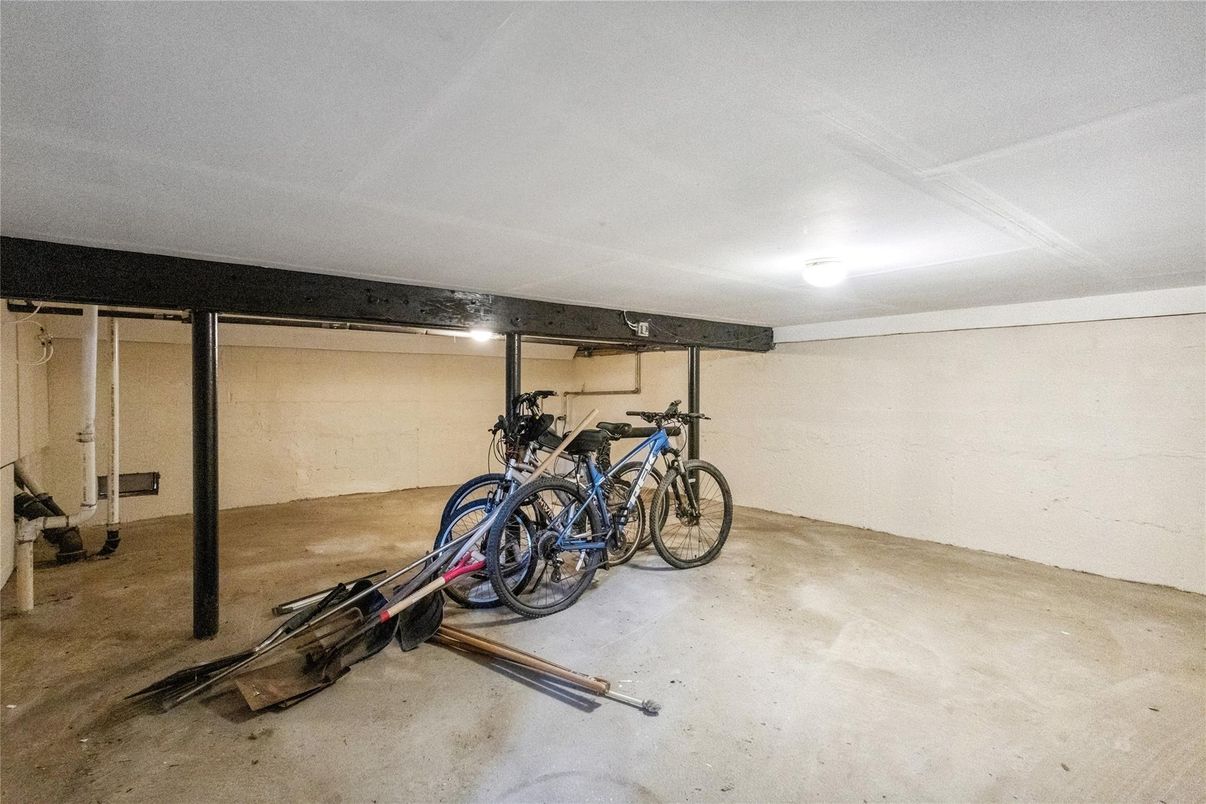 Garage, Interior