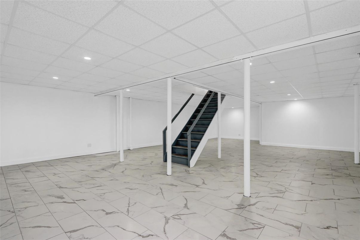 Empty room, Interior, Marble, Recessed Lighting