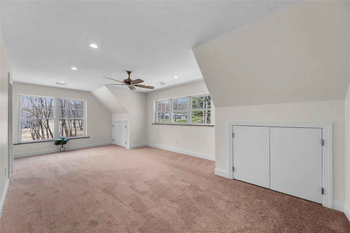 Empty room, Interior, Recessed Lighting