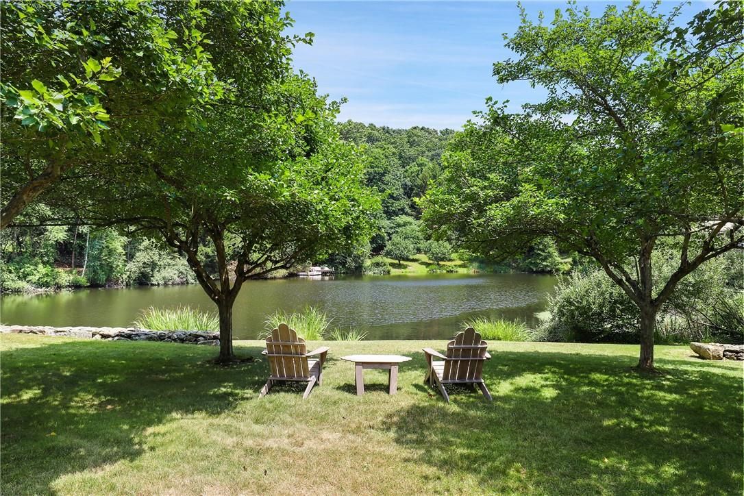 Exterior, Lake