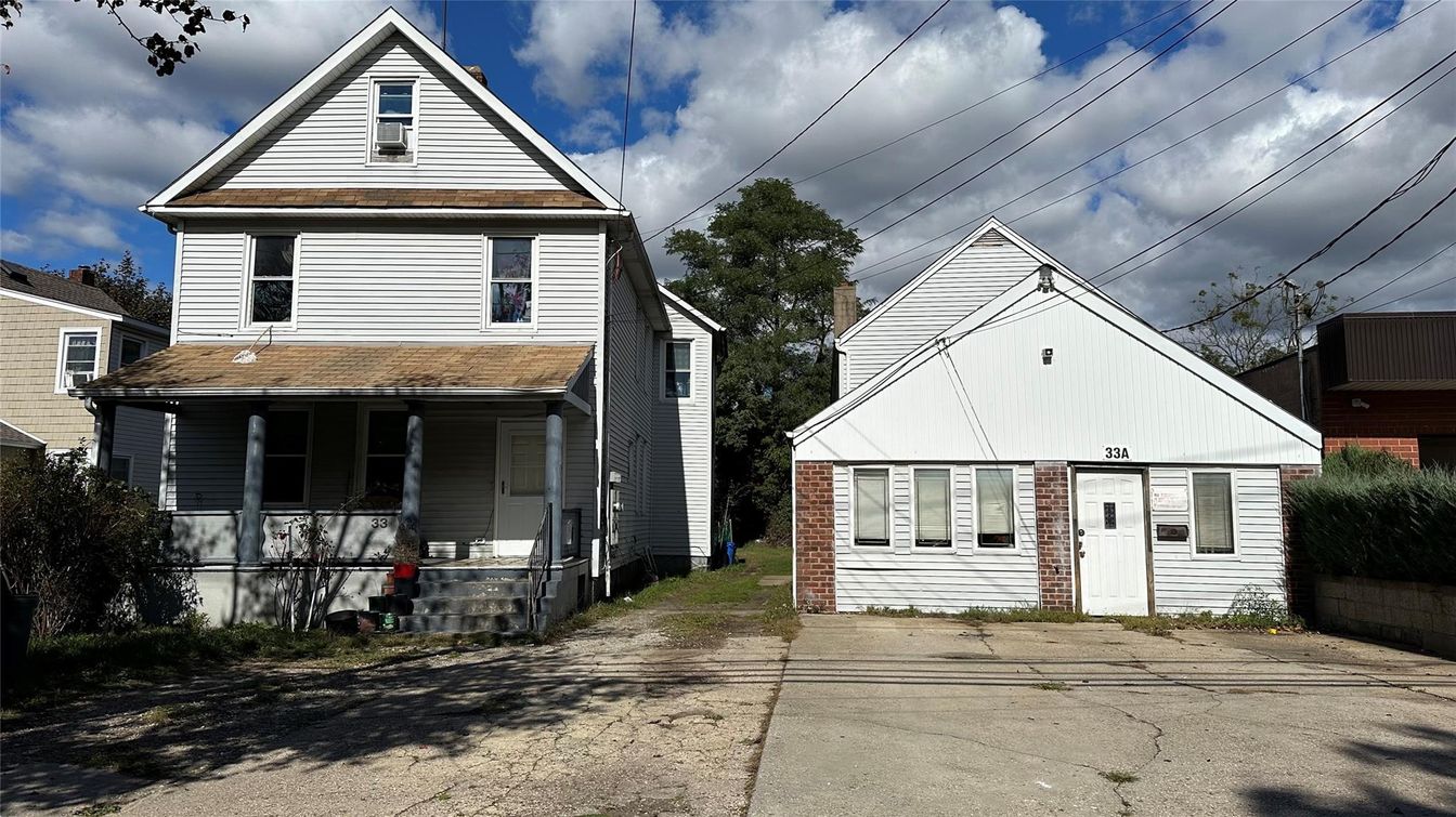 Exterior, Facade, Farmhouse