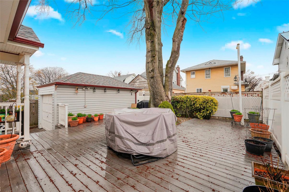 Detached Garage, Exterior