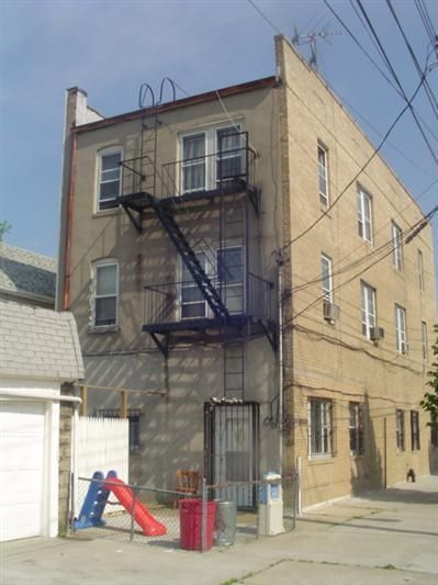 Attached, Exterior, Facade, Rowhouse