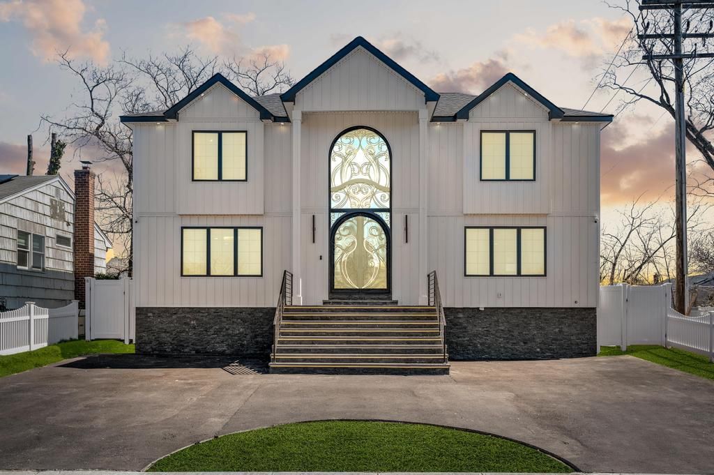 Exterior, Facade, Farmhouse