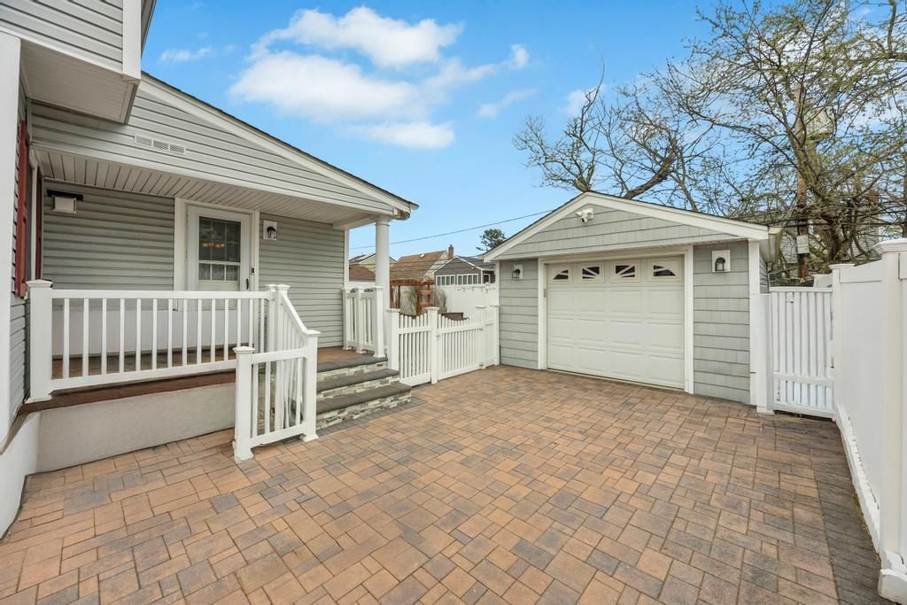 Detached Garage, Exterior