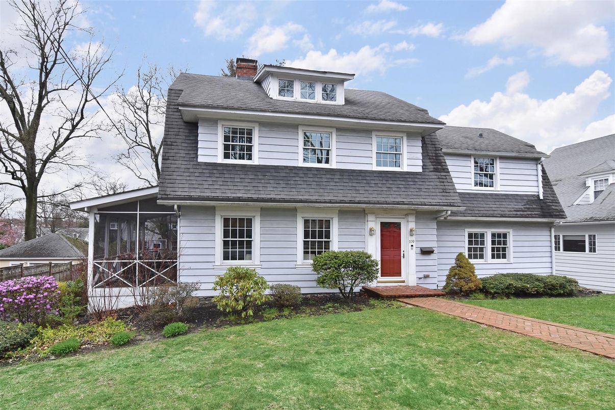 Exterior, Facade, American Foursquare