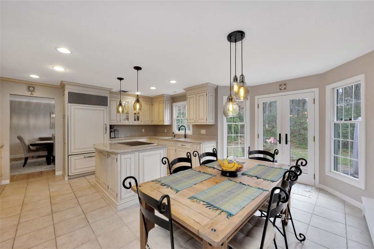 Dining room, Interior, Kitchen, Pendant Lights, Recessed Lighting, Stainless Steel Appliances