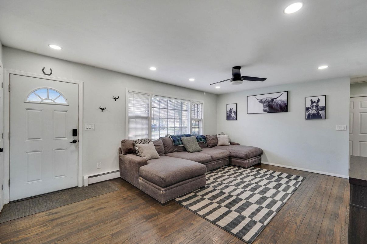 Interior, Living room, Recessed Lighting, Wood Texture Flooring