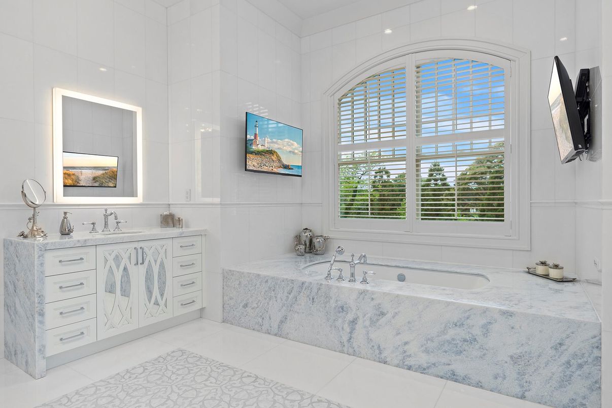 Bathroom, Interior, Recessed Lighting