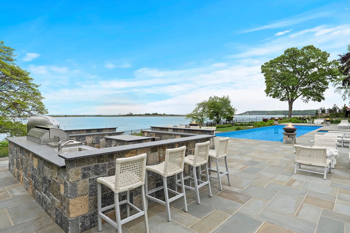 Exterior, Pool, Water