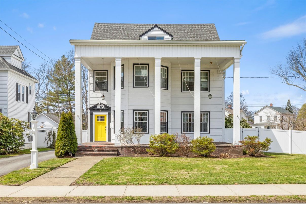 Exterior, Facade, Georgian