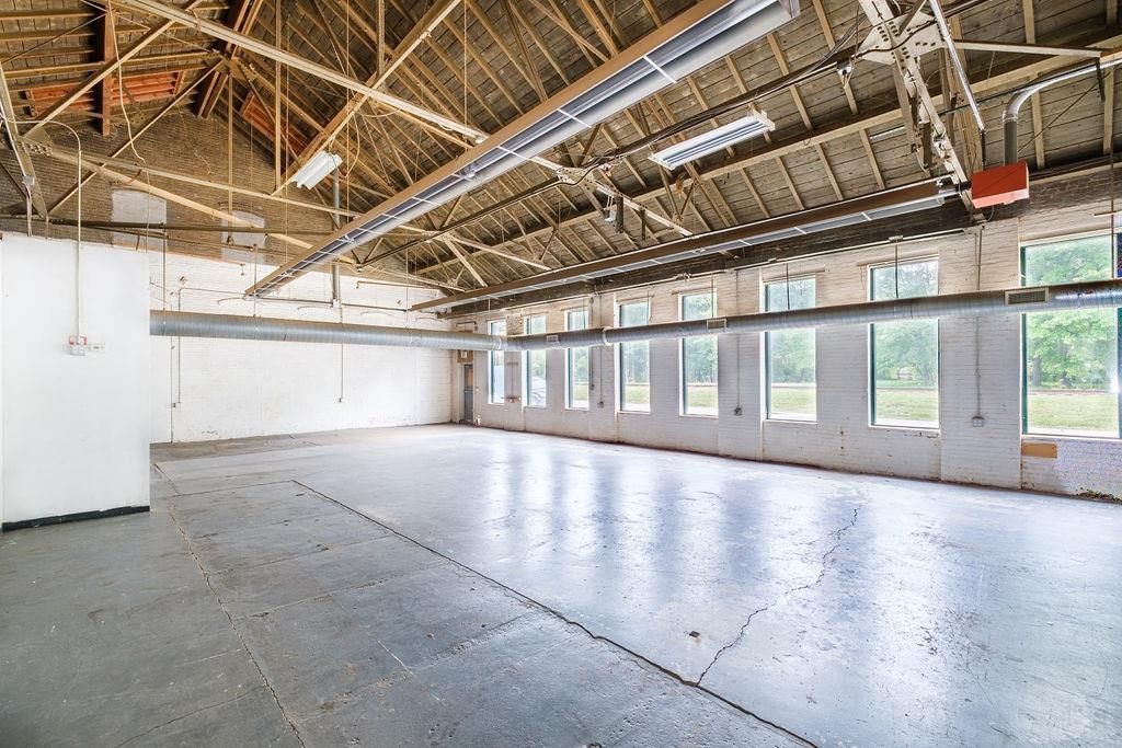 Garage, Interior, Wooden Beams