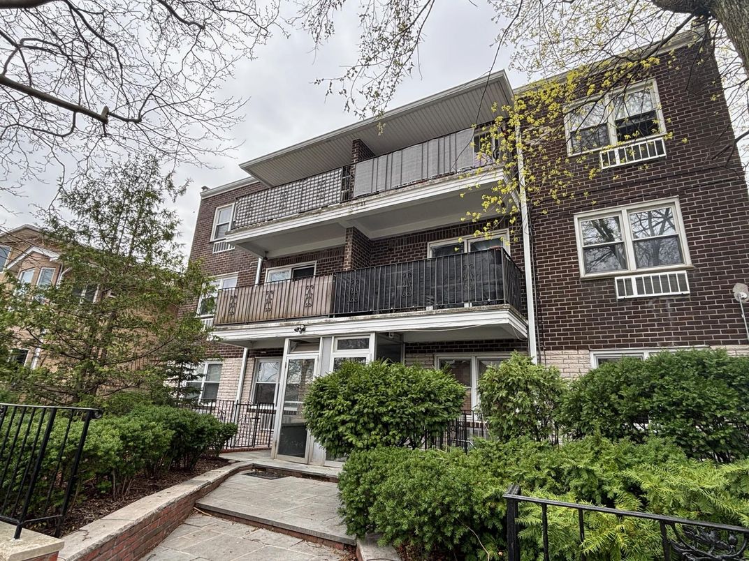 Exterior, Facade, Brick Facade, Rowhouse