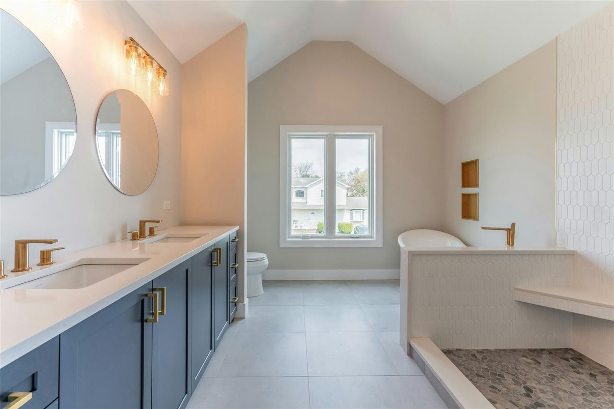 Bathroom, Dual Sink Vanities, Interior