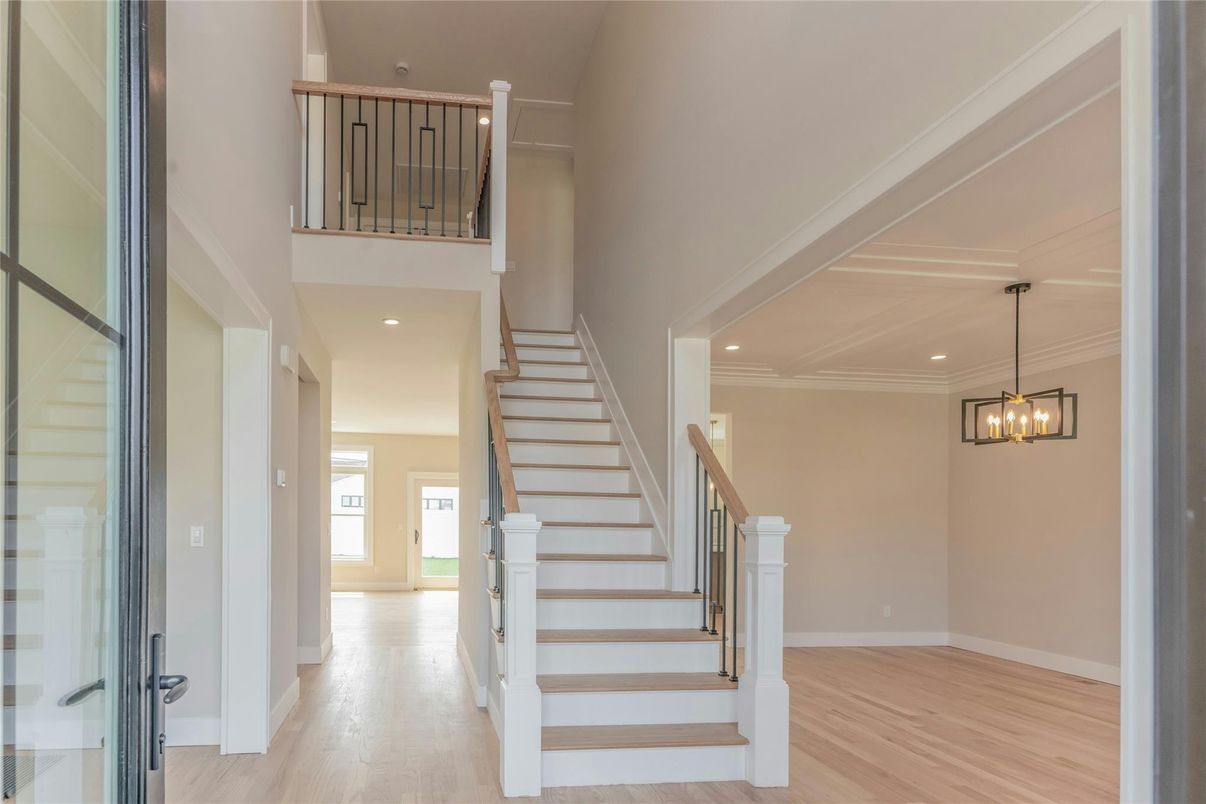 Interior, Pendant Lights, Recessed Lighting, Wood Texture Flooring