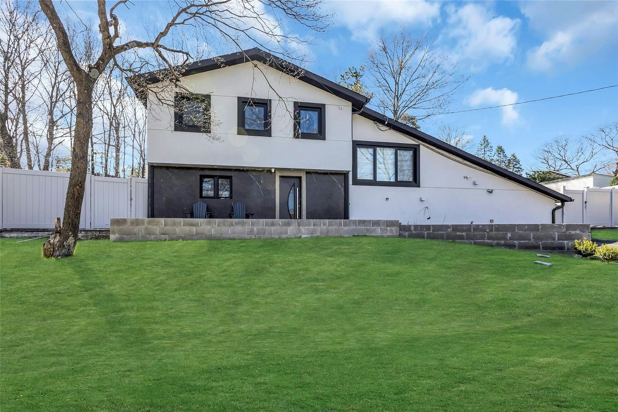 Backyard, Exterior, Facade, Split Level