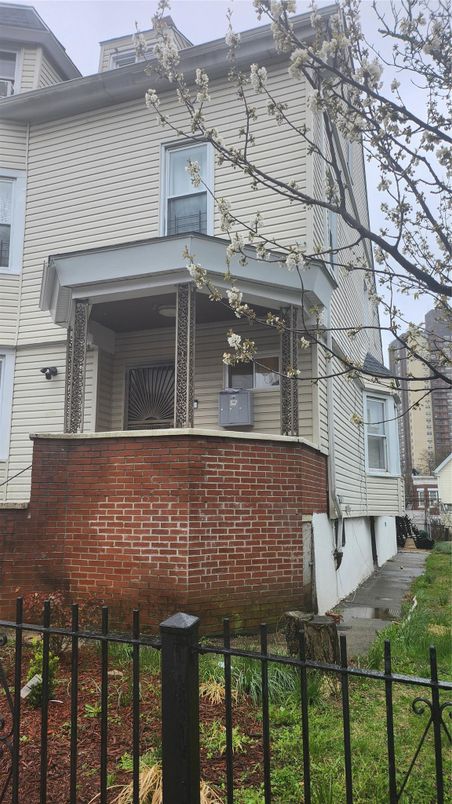 Exterior, Facade, Brick Facade, Queen Anne Victorian