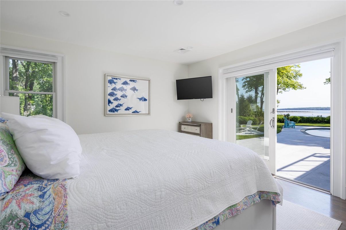 Bedroom, Interior, Water