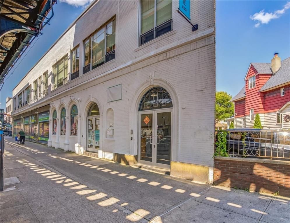 Exterior, Facade, None