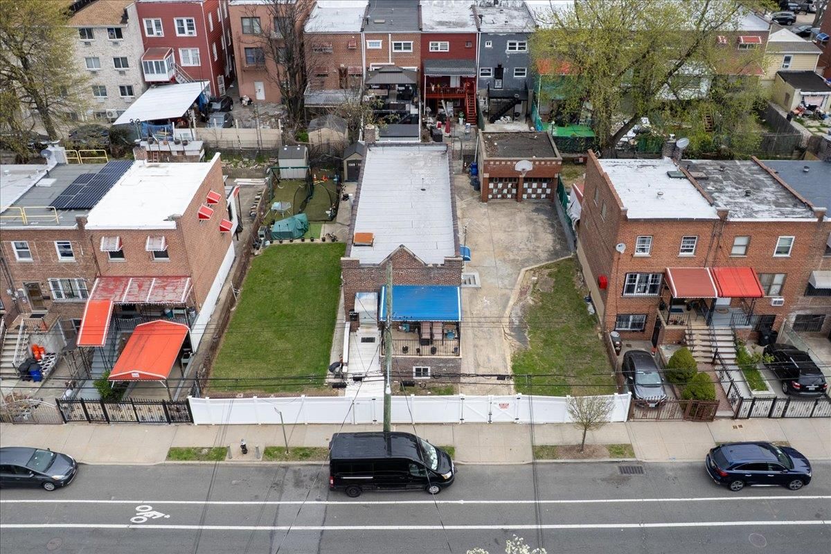 Exterior, Drone