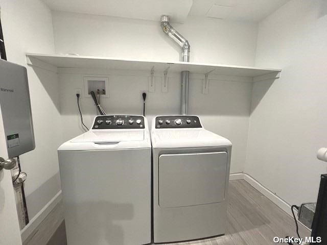 Interior, Utility Closets, Washer, Wood Texture Flooring