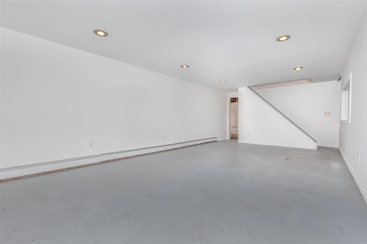 Empty room, Interior, Recessed Lighting