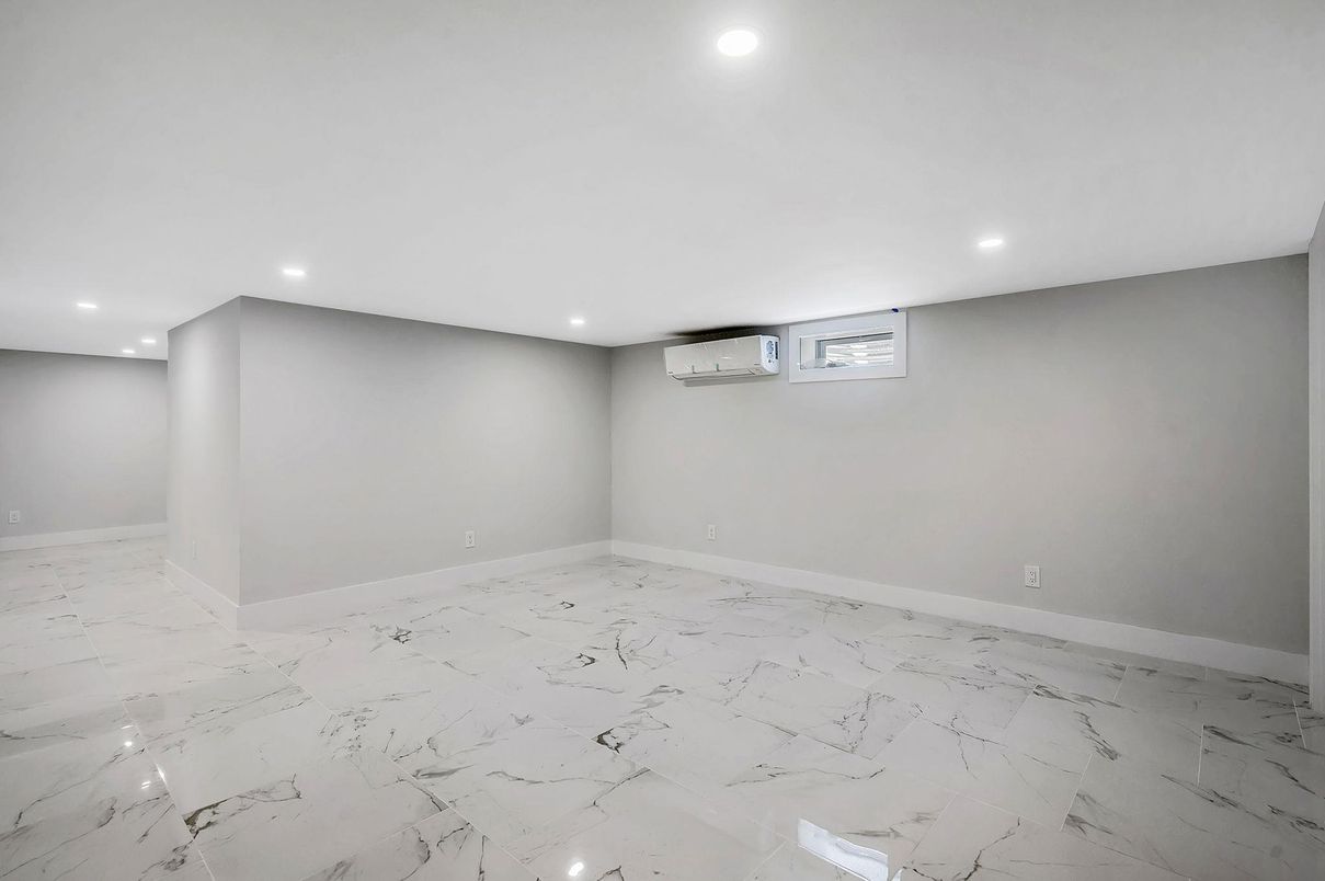 Empty room, Interior, Marble, Recessed Lighting