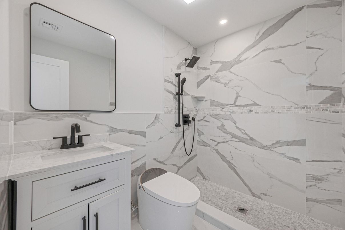 Bathroom, Interior, Marble Walls, Recessed Lighting