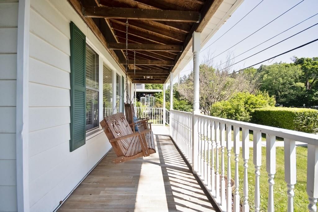 Exterior, Wooden Beams