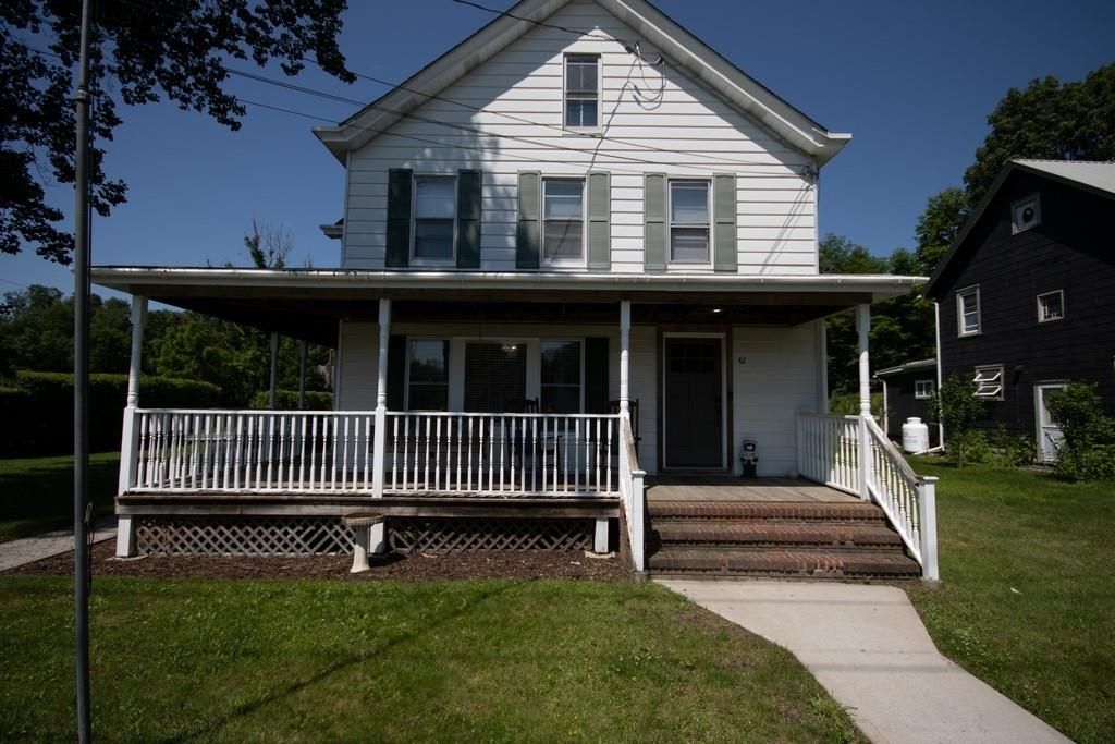 Exterior, Facade, Queen Anne Victorian
