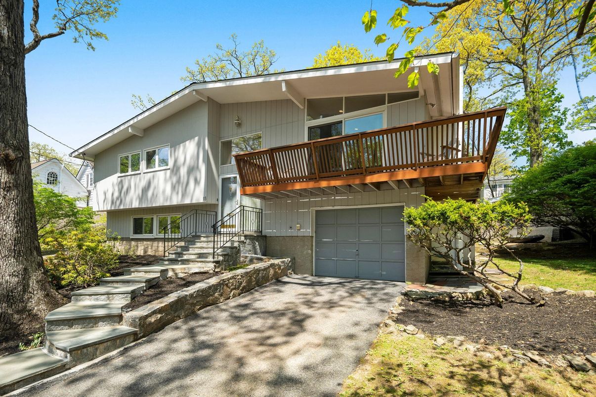 Attached, Exterior, Facade, Raised Ranch