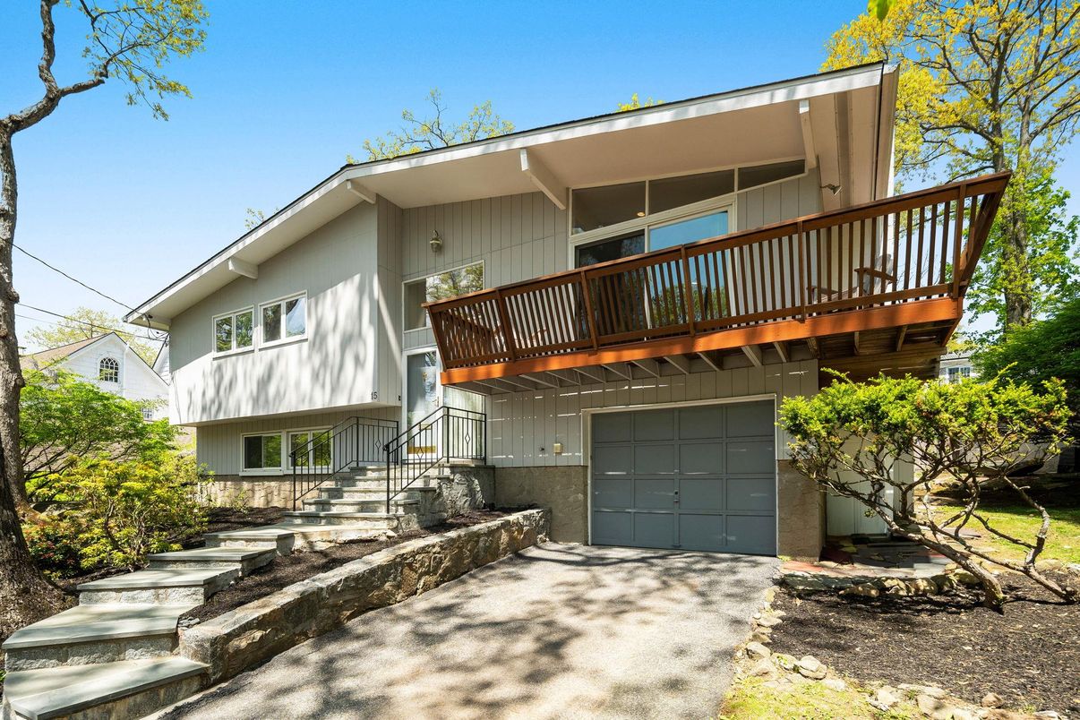 Attached, Exterior, Facade, Modern