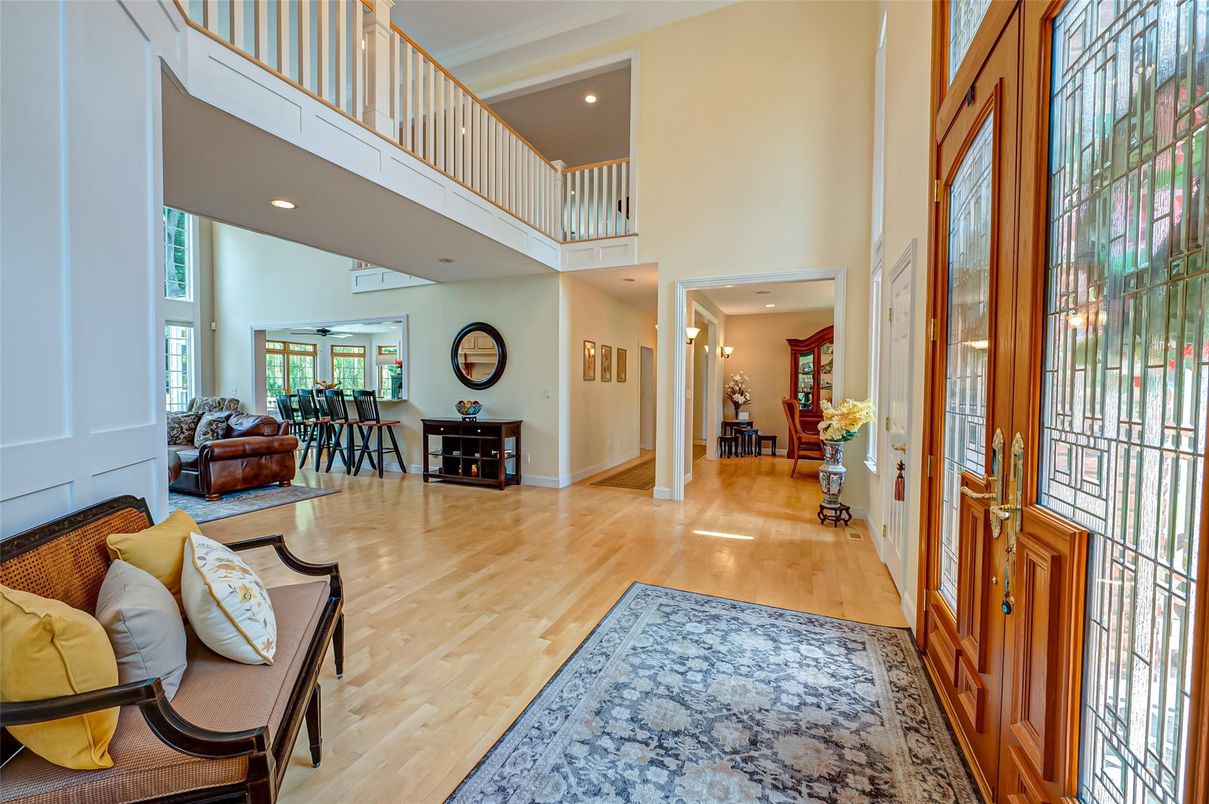 Interior, Recessed Lighting, Wood Texture Flooring